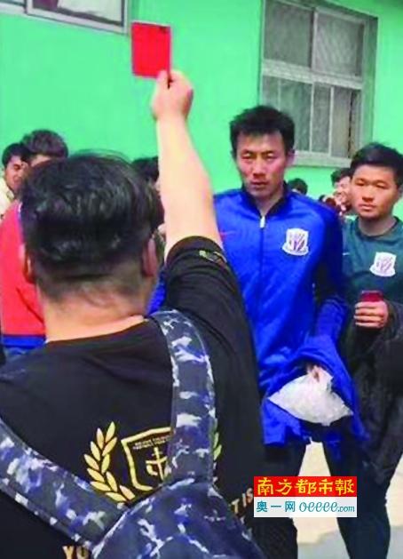 要了施天齐药堂的地址，萧常乾又连忙开车，带萧益谦前往济世堂。